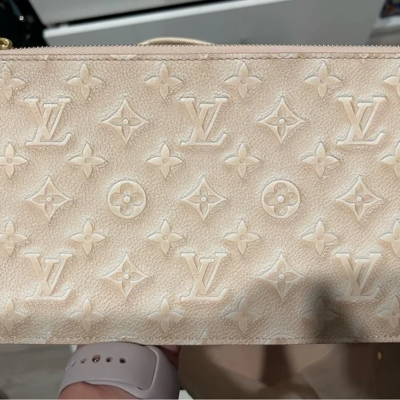 Louis Vuitton Neverfull Summer Stardust collection in beige clair - Picture 11 of 16